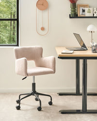 Sedia da scrivania girevole Boucle beige con schienale trapuntato regolabile in altezza moderna industriale girevole con rotelle