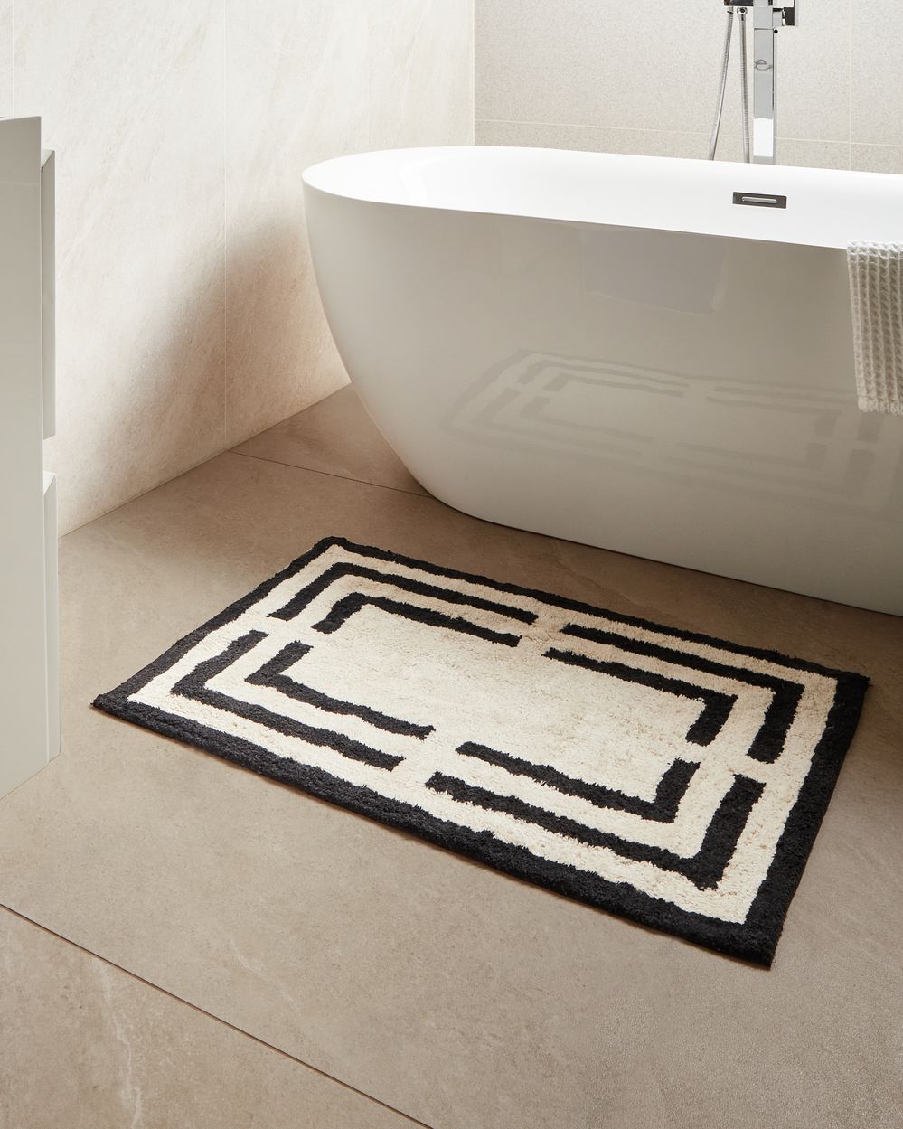 Tappetino da bagno moderno in cotone rettangolare 60 x 90 cm Motivo geometrico Accessori da bagno Beige e nero