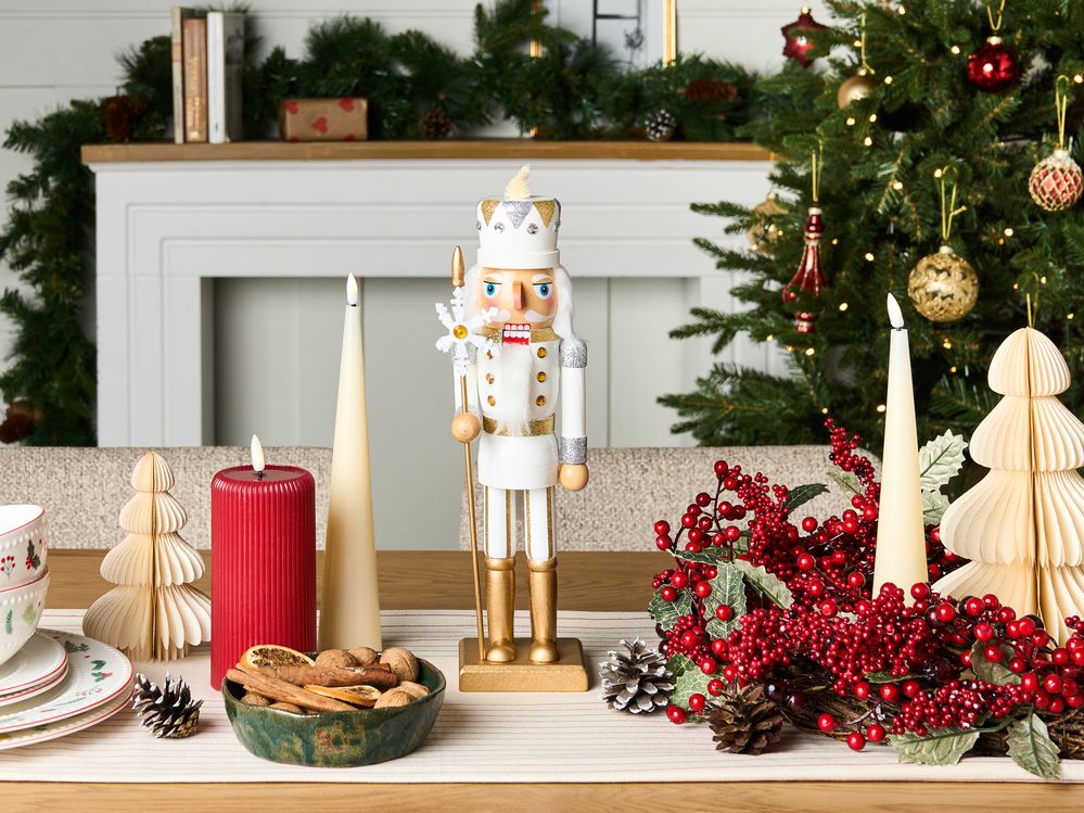 Statuetta schiaccianoci in legno di pino bianco Decorazione natalizia fatta a mano