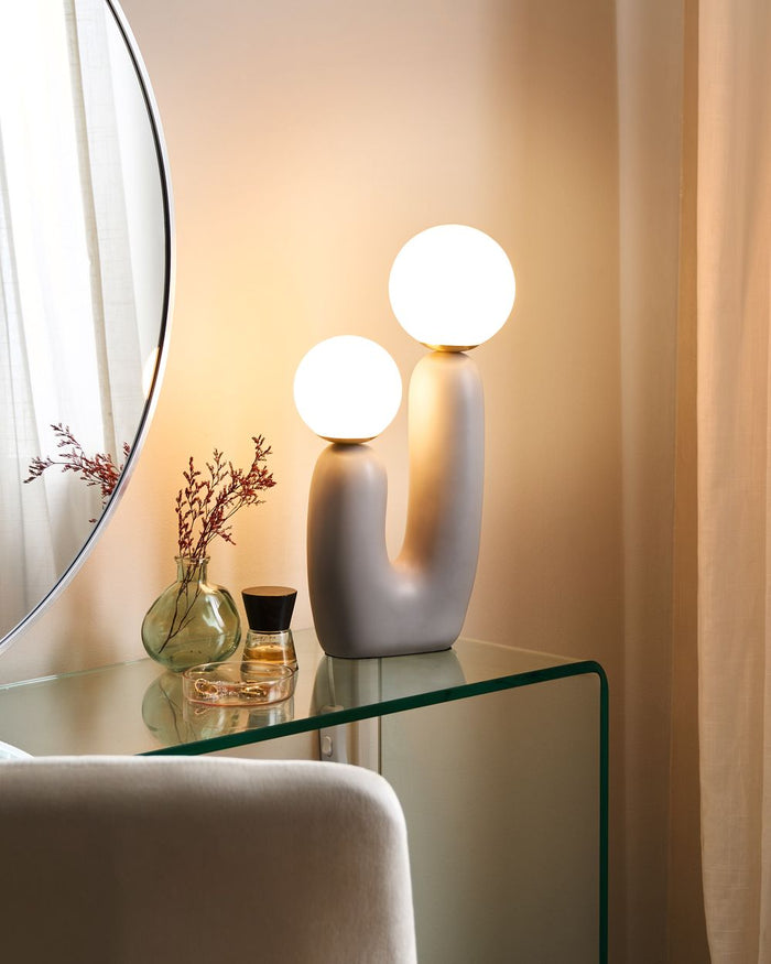 Lampada da tavolo Base in resina grigio Paralumi in vetro rotondi Doppio paralume Base a U