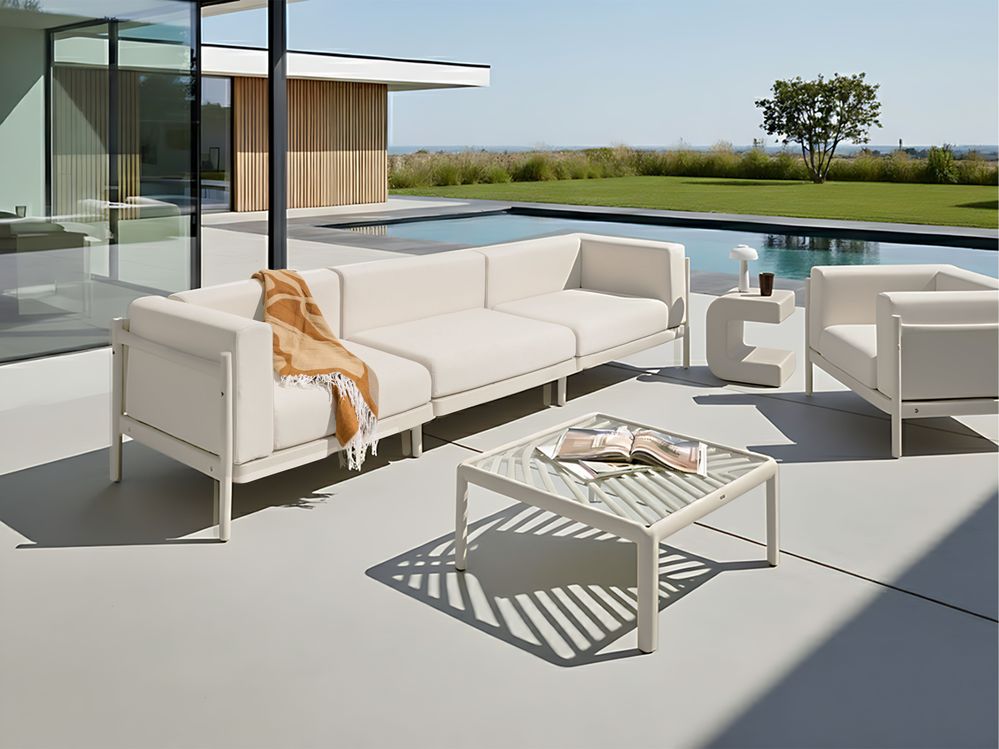 Divano da giardino a 1 posto con struttura sintetica beige chiaro senza braccioli da esterno con cuscini stile moderno