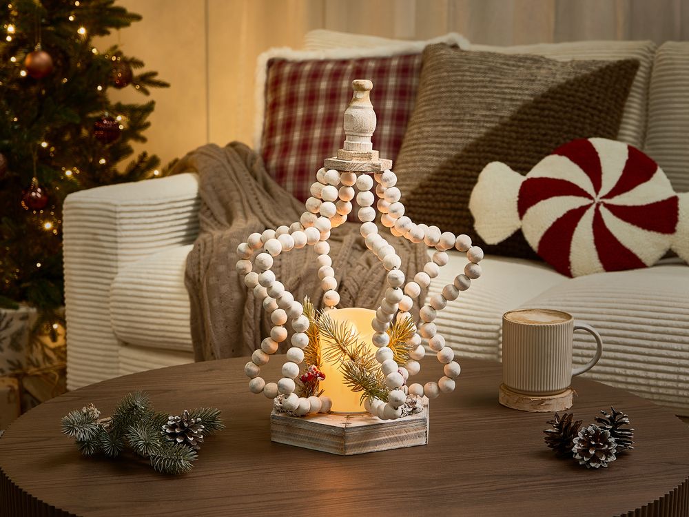 Decorazione natalizia in legno di abete marrone chiaro con candela LED fatta a mano in stile tradizionale