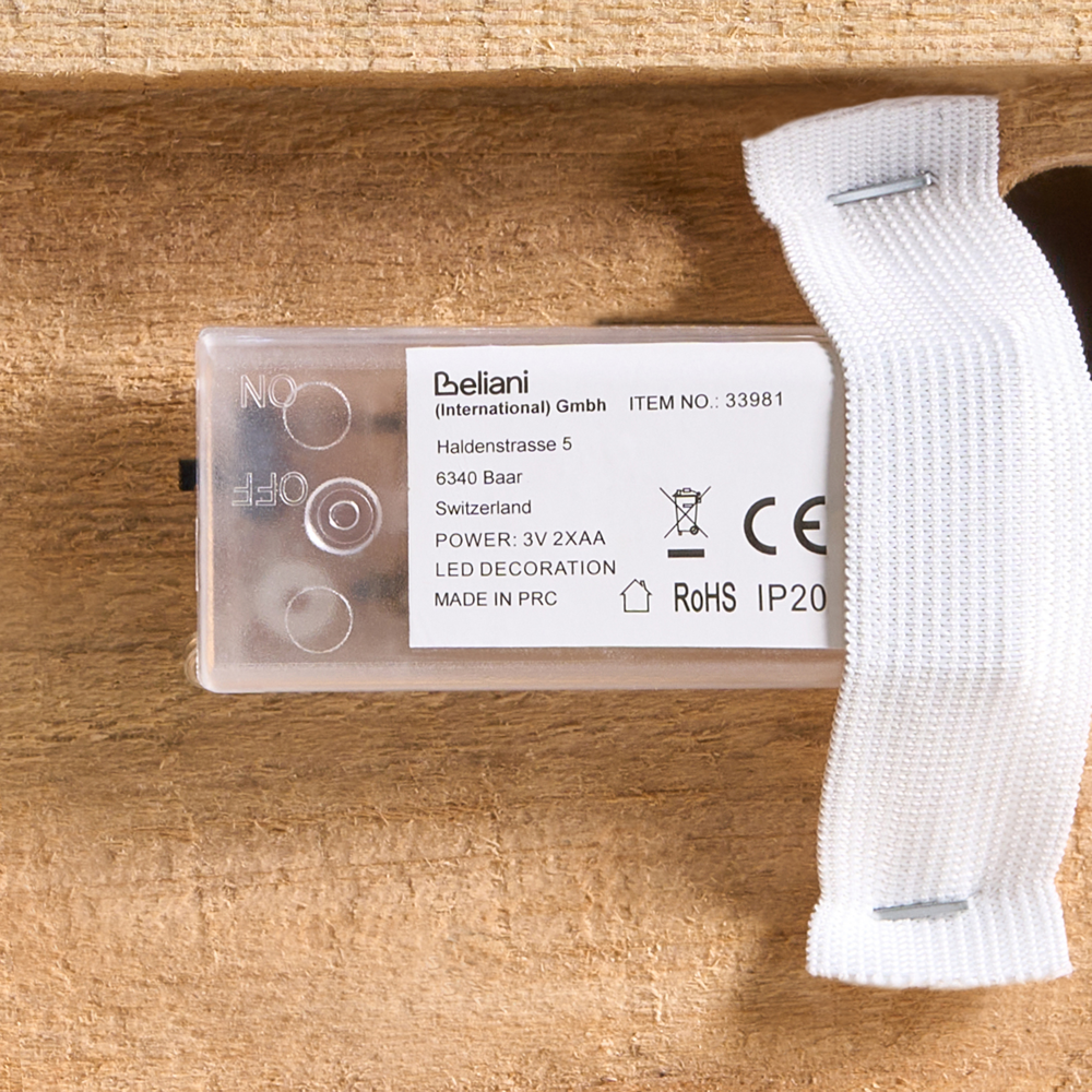 Decorazione natalizia in legno di abete marrone chiaro con torre luminosa a LED, statuetta tradizionale realizzata a mano