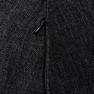 Divano a 3 posti in velluto nero con cuscini aggiuntivi stile elegante