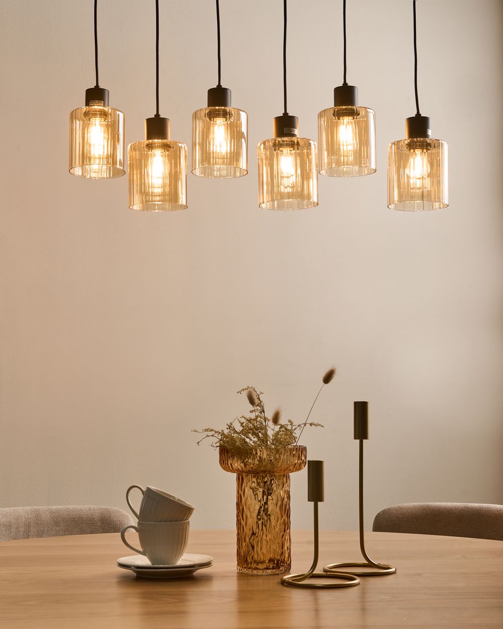 Lampada a sospensione a 6 luci con paralume in vetro e base in metallo nero e beige stile moderno