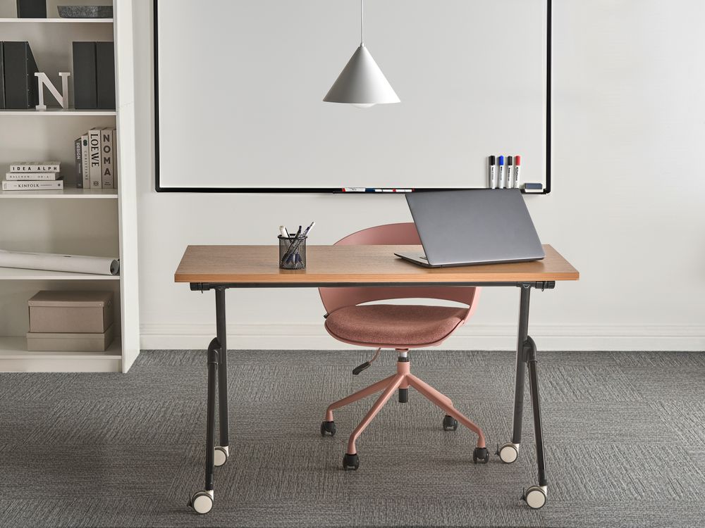 Scrivania da ufficio pieghevole con struttura in metallo marrone e nero, piano in MFC 120 x 60 cm, tavolo pieghevole portatile con rotelle