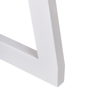 Libreria bianca con ripiani in metallo, struttura indipendente, design moderno