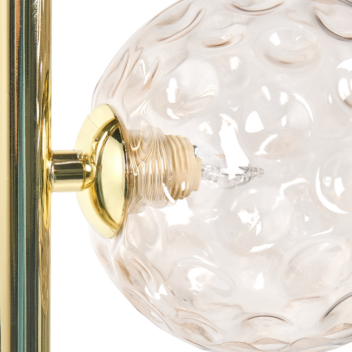 Lampada da terra in vetro beige con base in metallo dorato. Illuminazione per soggiorno dal look moderno e affascinante.