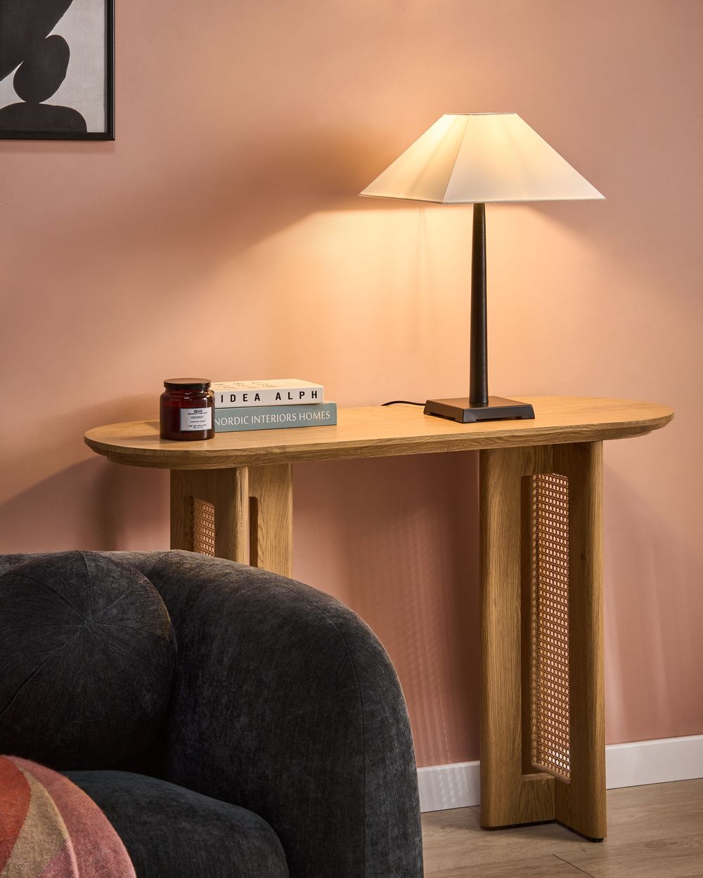 Lampada da tavolo in ferro nero Illuminazione da comodino Base in metallo Paralume in tessuto bianco Camera da letto moderna Soggiorno