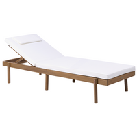 Sdraio marrone chiaro in legno di acacia certificato con cuscino bianco, seduta pieghevole, per giardino, patio e balcone