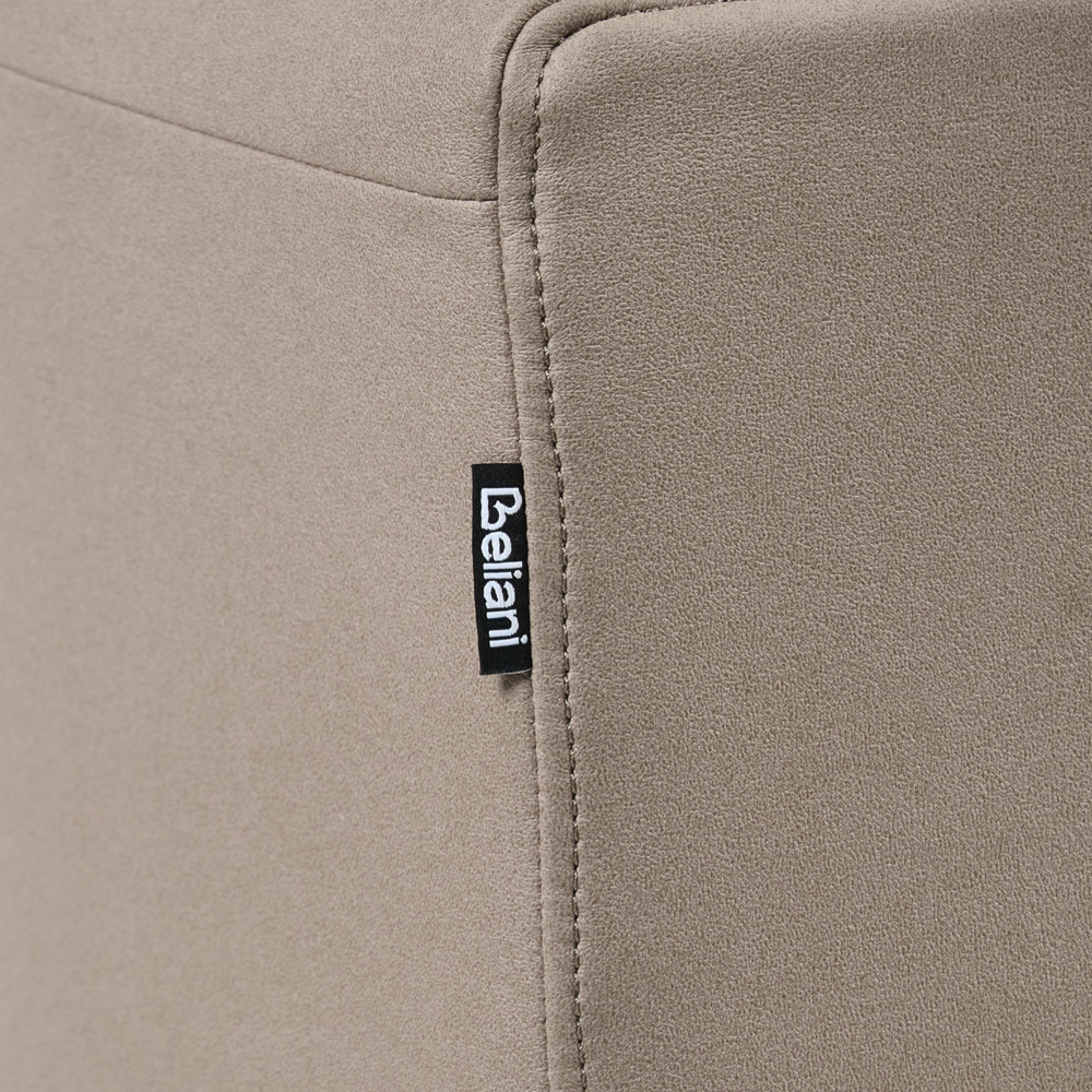 Divano stile moderno a 2 posti in ecopelle con poggiatesta regolabile e gambe in metallo tortora