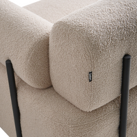 Divano a 2 posti tessuto beige elementi morbidi neri stile moderno soggiorno