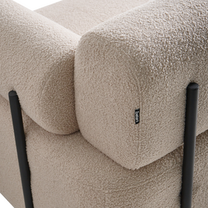 Divano a 2 posti tessuto beige elementi morbidi neri stile moderno soggiorno