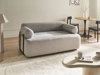 Divano a 2 posti tessuto grigio chiaro elementi morbidi neri stile moderno soggiorno