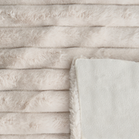 Copriletto decorativo in tessuto morbido 150 x 200 cm beige c chiaro amera da letto