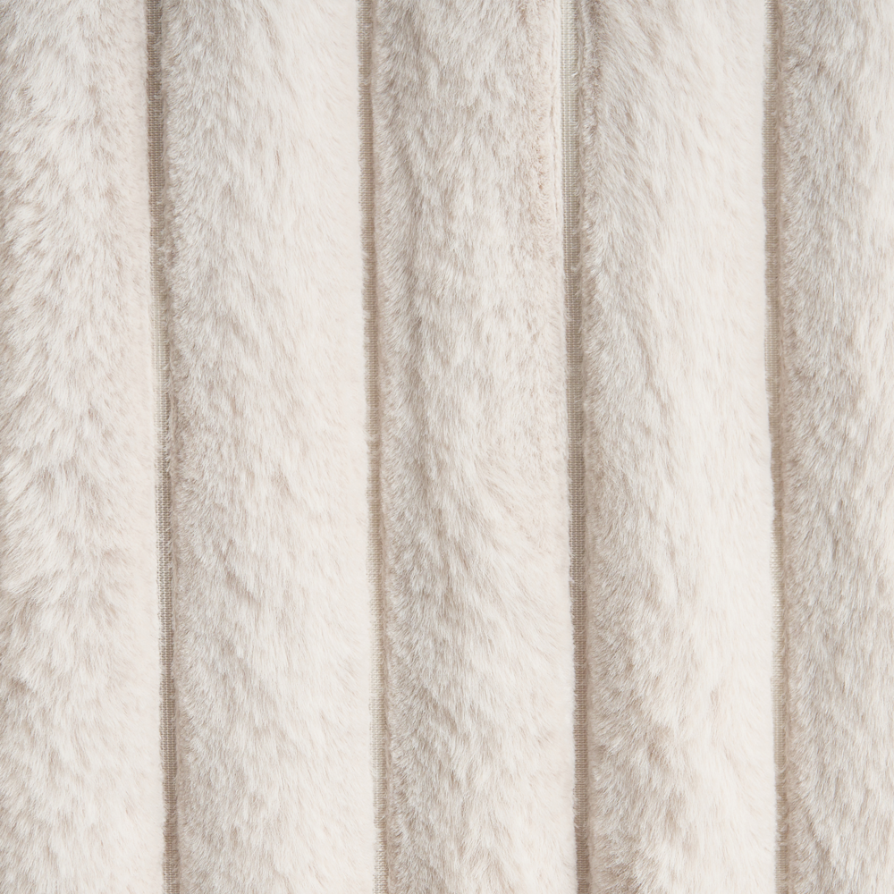 Copriletto decorativo in tessuto morbido 150 x 200 cm beige c chiaro amera da letto