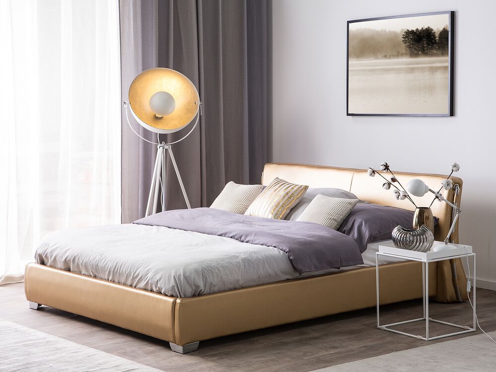 Letto Vera Pelle Color dorato Testiera Curva Rete a Doghe 180 x 200 cm design moderno