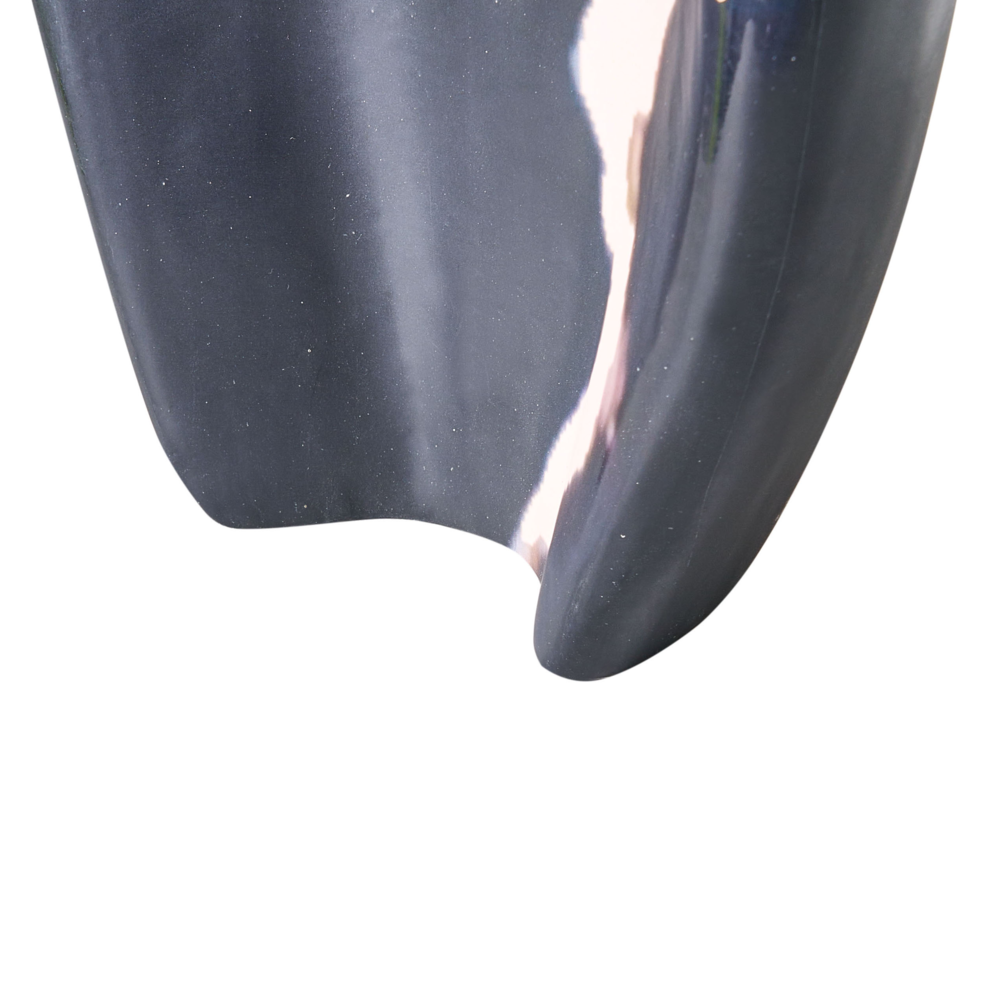 Vaso decorativo in legno di mango beige e nero realizzato a mano con collo stretto