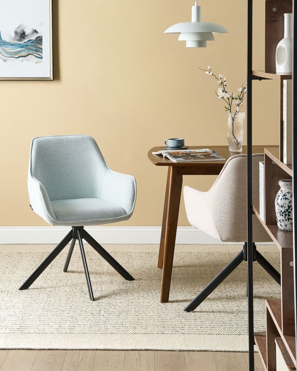 Sedia da pranzo girevole in tessuto azzurro con braccioli, stile moderno scandinavo