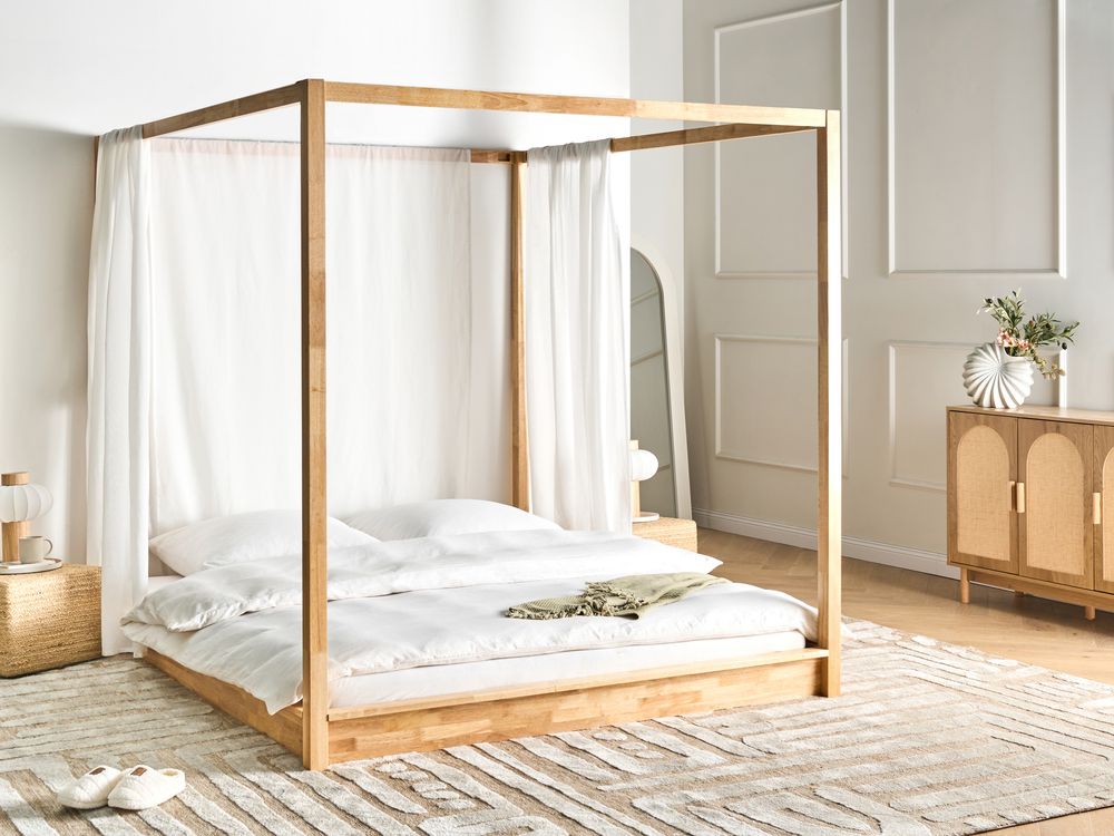 Letto in legno marrone chiaro 180 x 200 cm con baldacchino dal design minimalista