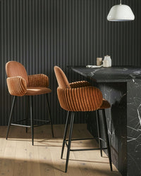 Set di 2 sedie da bar con rivestimento in tessuto marrone e braccioli in velluto stile retrò