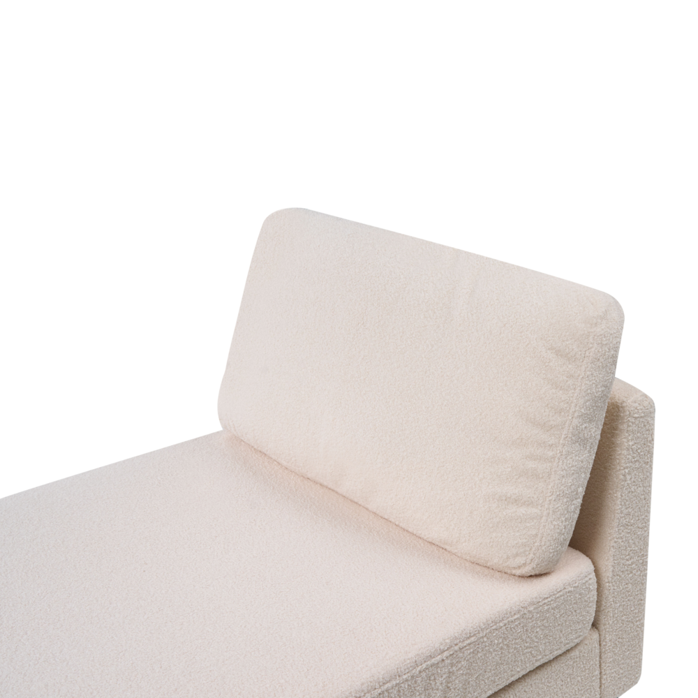 Chaise longue imbottita in bouclé bianco sporco con cuscini, gambe in acciaio in stile scandinavo