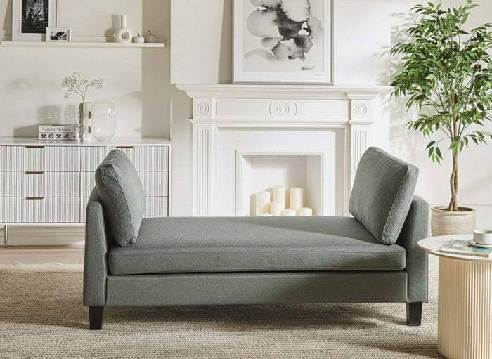 Chaise longue in tessuto verde imbottita con cuscini gambe in acciaio in stile scandinavo