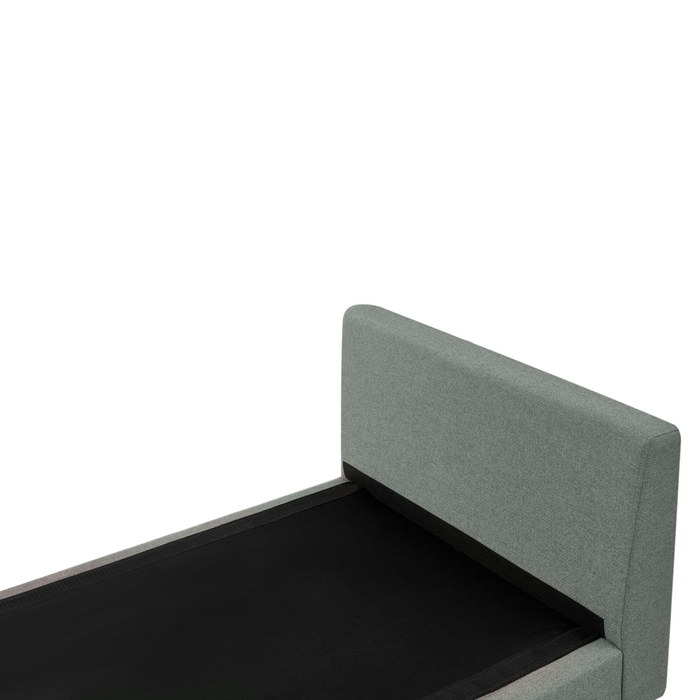 Chaise longue in tessuto verde imbottita con cuscini gambe in acciaio in stile scandinavo