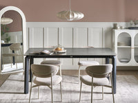 Tavolo da pranzo da giardino piano in pietra sinterizzata nera e struttura in ferro resistente ai raggi UV e alla ruggine interni ed esterni