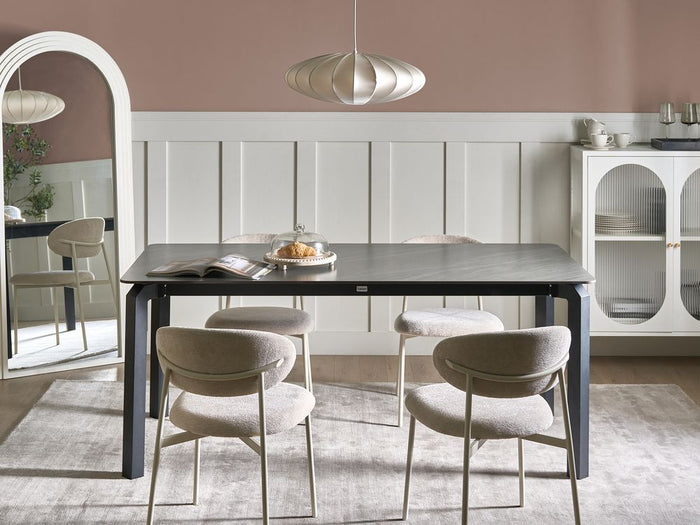 Tavolo da pranzo da giardino piano in pietra sinterizzata nera e struttura in ferro resistente ai raggi UV e alla ruggine interni ed esterni