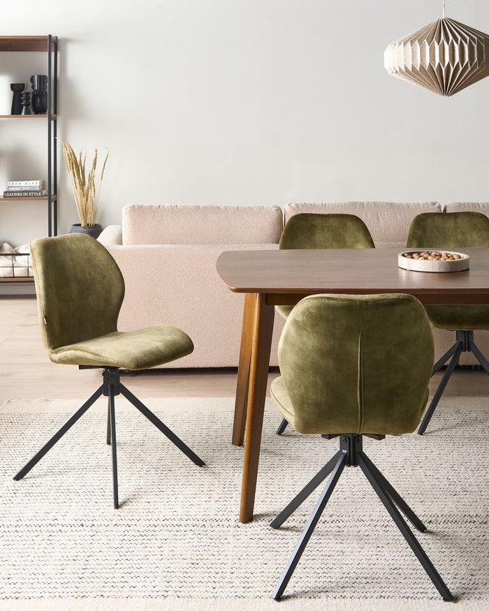 Set di 4 sedie da pranzo in velluto verde con gambe in ferro nero, girevoli a 180°, moderne e imbottite