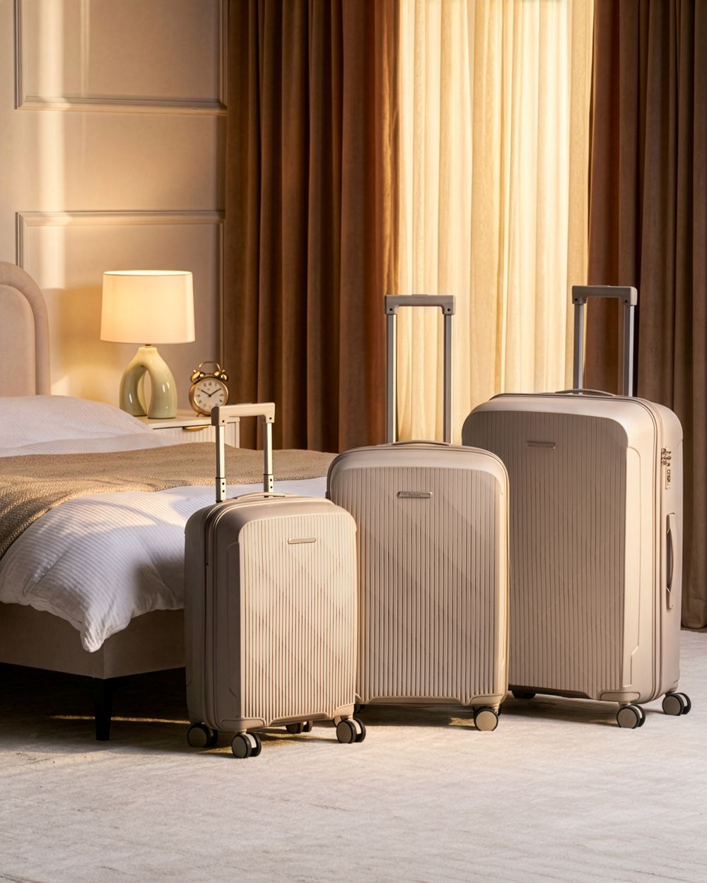 Set di 3 valigie rigide Grigio chiaro Materiale sintetico Lucchetto TSA in ferro Ruote silenziose Cerniera antifurto 3 misure stile Moderno