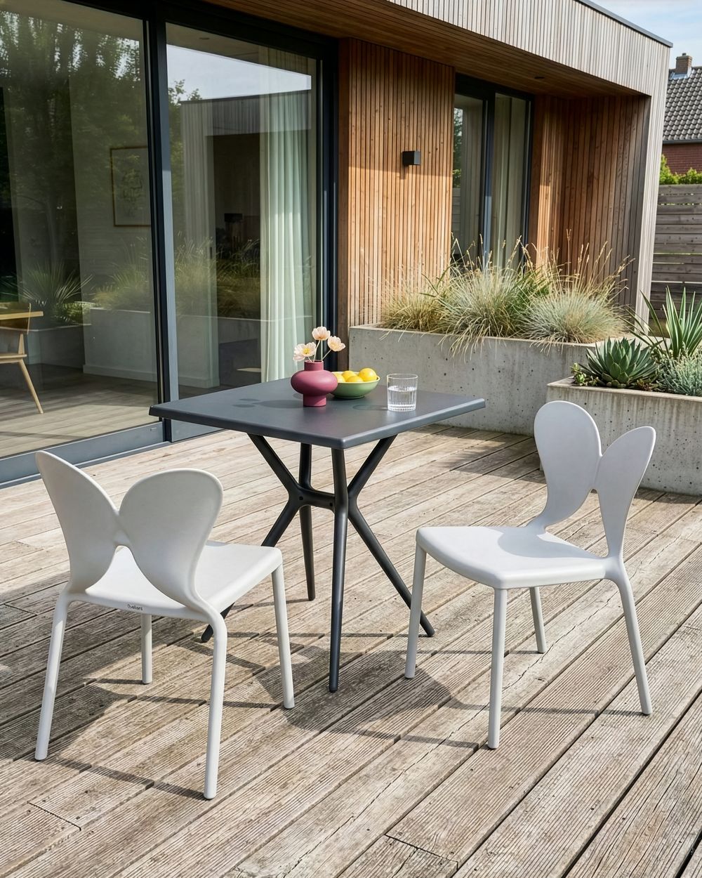 Set di 2 sedie da giardino grigio chiaro Materiale sintetico Plastica Interno Esterno Giardino Schienale a farfalla Sala da pranzo Stile moderno minimalista