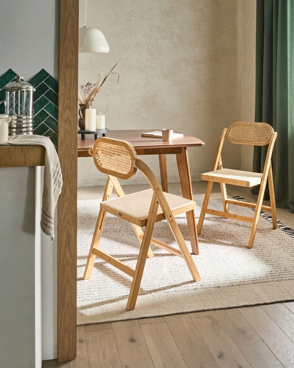 Set di 2 sedie da pranzo in legno di bambù marrone chiaro e rattan PE pieghevoli in stile boho per cucina e sala da pranzo