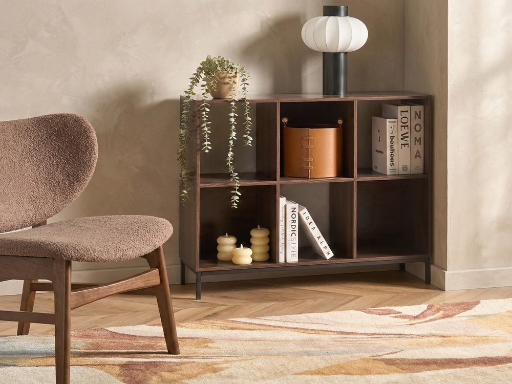 Libreria in MDF marrone scuro a 6 ripiani con finitura effetto legno