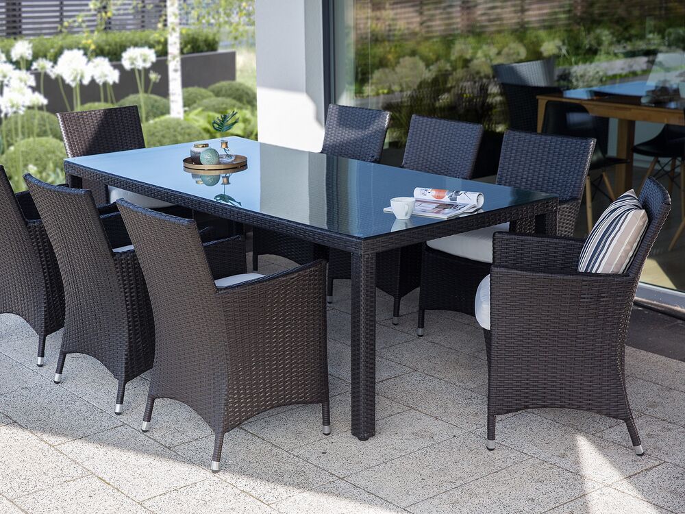 Tavolo da pranzo da giardino piano in vetro temperato marrone scuro finto rattan 220 x 100 cm 8 posti rettangolare