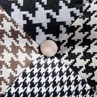 Sedia Wingback con ottomana in tessuto Multicolore abbottonato in stile retrò