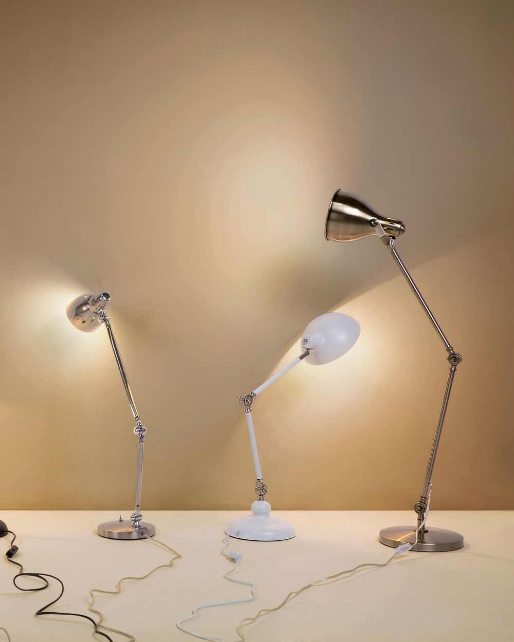 Lampada da scrivania Lampada da tavolo in metallo bianco 80H cm con braccio orientabile