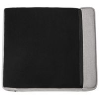 Divano a 3 posti con braccioli trapuntati in tessuto grigio chiaro tradizionale