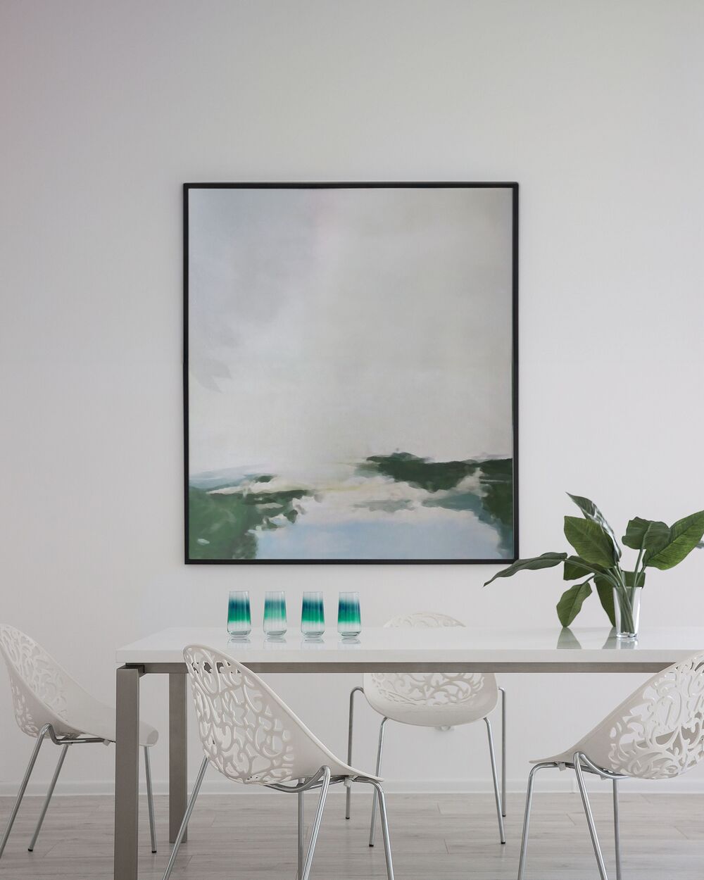 Set di 4 Sedie in Plastica Bianca Schienale Decorativo Traforato