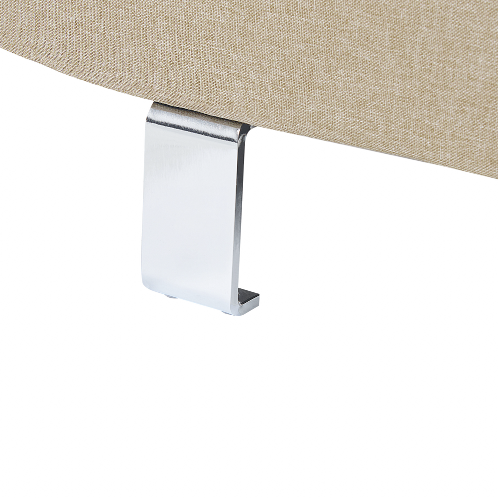 Divano angolare in tessuto beige chiaro con poggiatesta e braccioli regolabili a forma di L