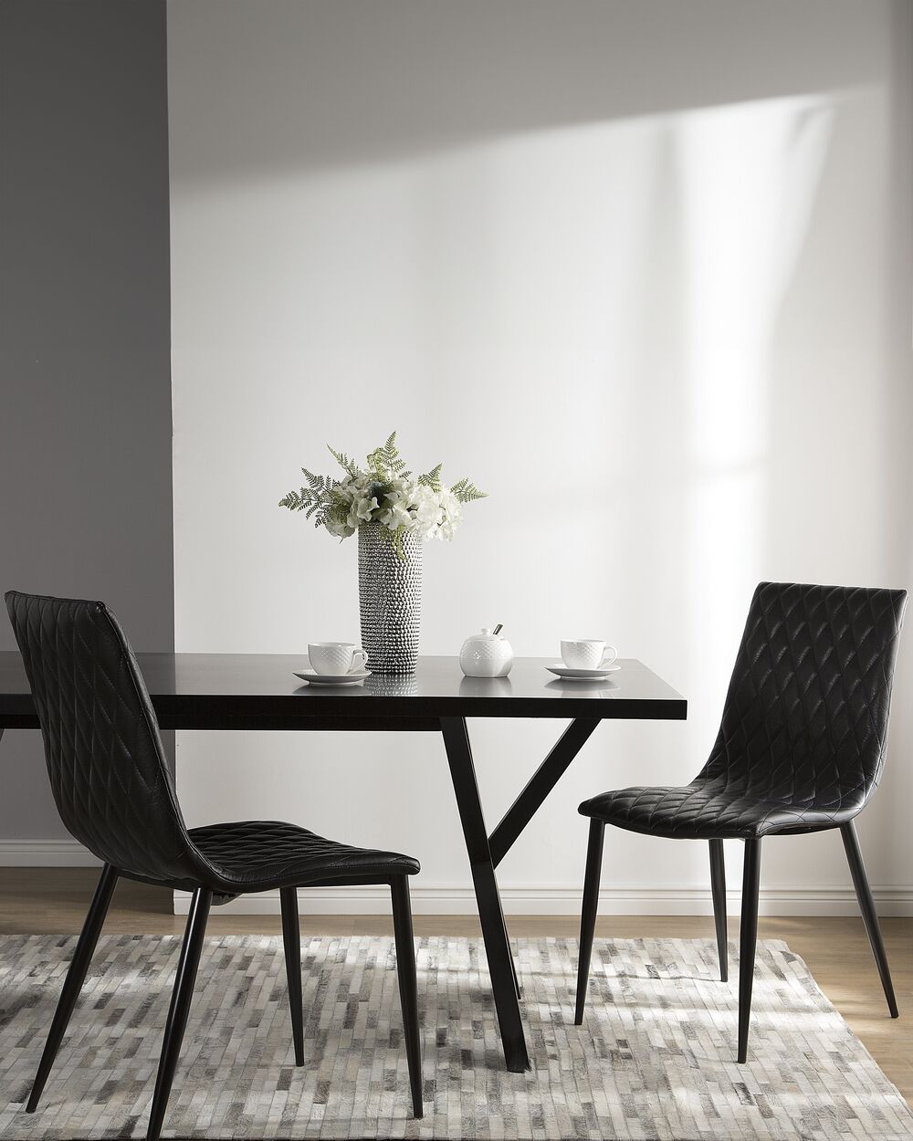 Set di 2 sedie da pranzo in ecopelle nera con schienale imbottito e imbottito design vintage senza braccioli