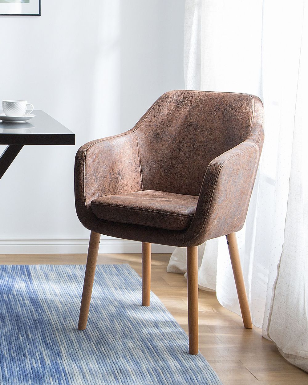 Sedia da pranzo con gambe in legno imbottite in ecopelle marrone