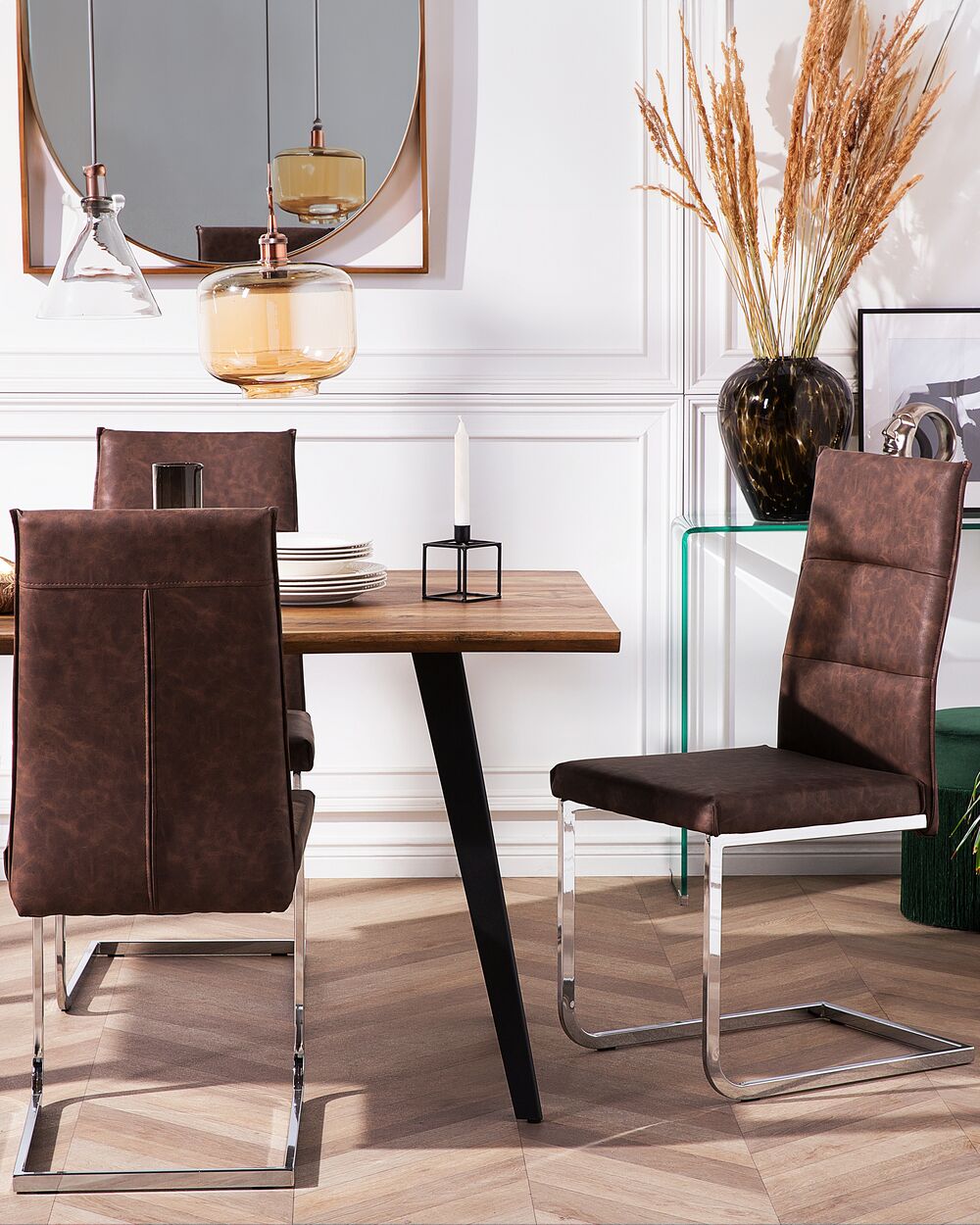 Set di 2 sedie da pranzo in ecopelle marrone imbottite a sbalzo gambe argento senza braccioli design vintage
