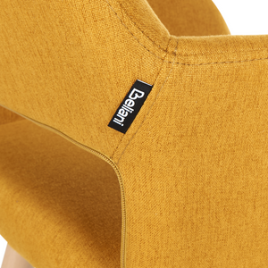 Set di 2 sedie da pranzo rivestimento in tessuto giallo gambe in legno chiaro stile moderno eclettico