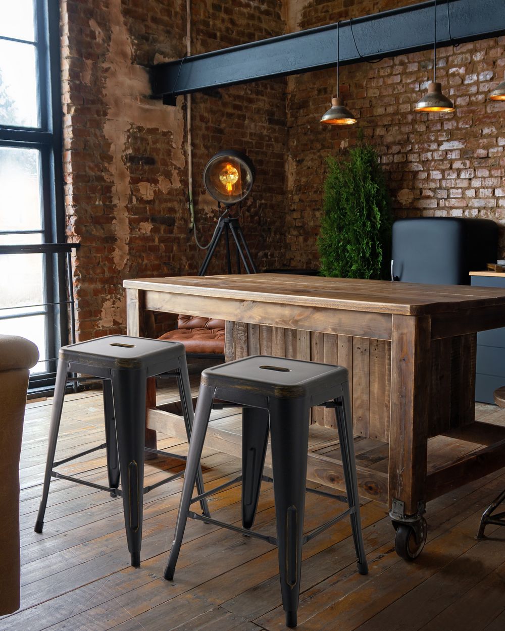 Set di 2 Sgabelli da Bar Nero con Acciaio dorato 60 cm Impilabile Altezza Bancone Industriale