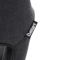 Set di 2 sedie da pranzo rivestimento in tessuto Nero gambe in legno chiaro stile moderno eclettico