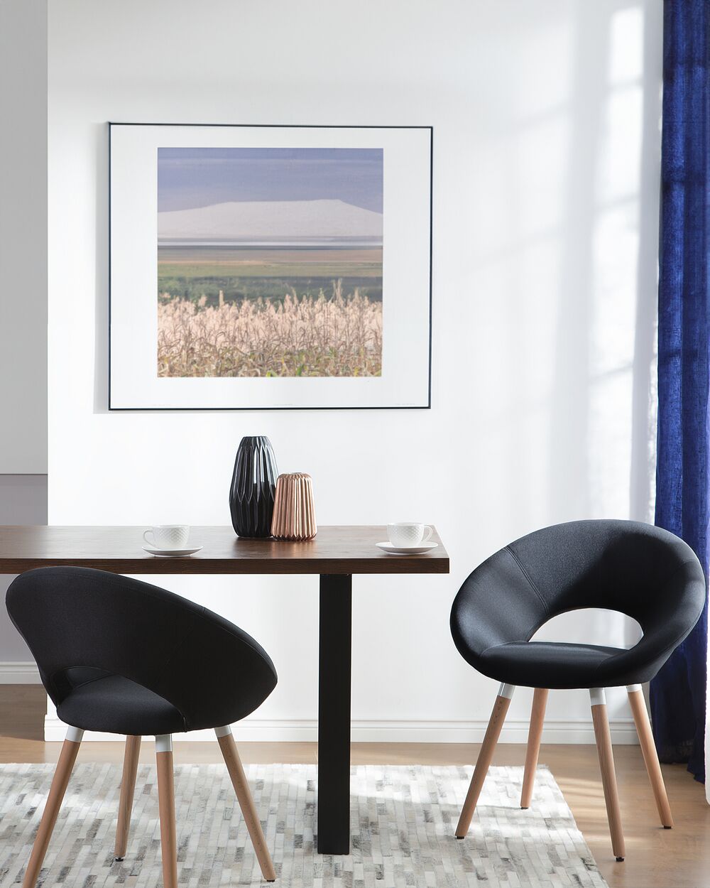 Set di 2 sedie da pranzo rivestimento in tessuto Nero gambe in legno chiaro stile moderno eclettico