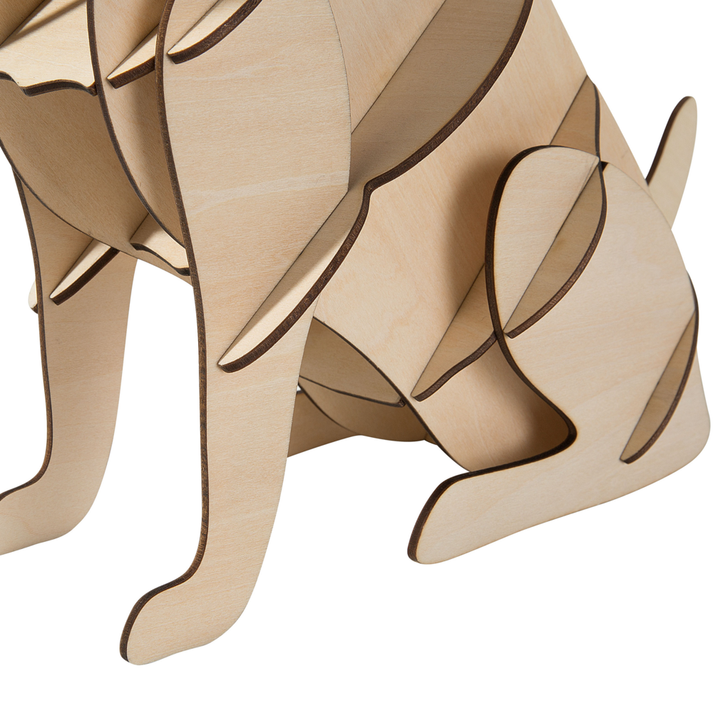 Lampada da Tavolo in Legno Chiaro con Cane Seduto Bianco con Paralume Conico