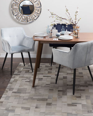 Set di 2 sedie da pranzo con sedile imbottito in velluto grigio chiaro con braccioli e gambe in metallo Nero